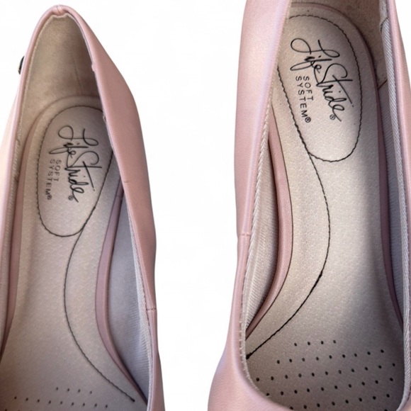 LifeStride Parigi Pumps in a soft  blush blossom Low-Heel Pumps - Picture 4 of 14
